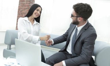 yakın çekim. iş takım üyeleri kendi başarı göster.