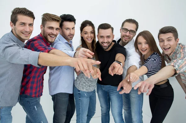 Close up.a grupo criativo de jovens apontando para você — Fotografia de Stock