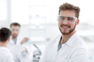 closeup.successful bilim adamı hafif bir arka plan üzerinde