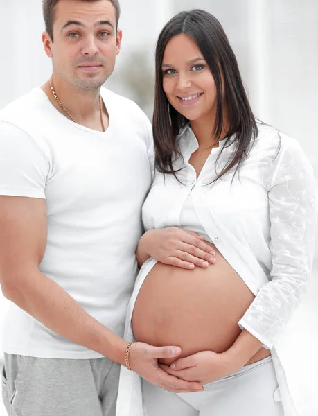Happy pregnant couple in a new house in a new housing — Stock Photo, Image
