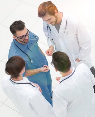 En baştan görüntüleyin. Hekimlerin sorunları tartışıyor