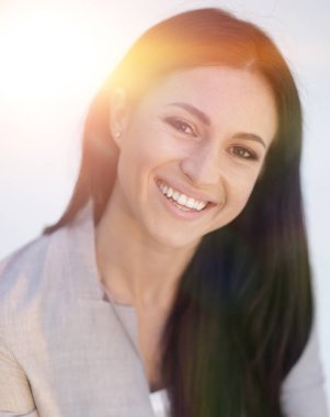 Başarılı genç bir kadının yakın plan yüzü..