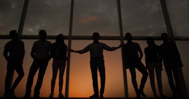 lider ve ofis pencere arka plan üzerinde iş takımının