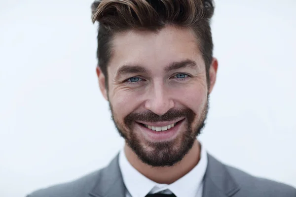 Un hombre de negocios serio con traje y corbata. fondo azul — Foto de Stock