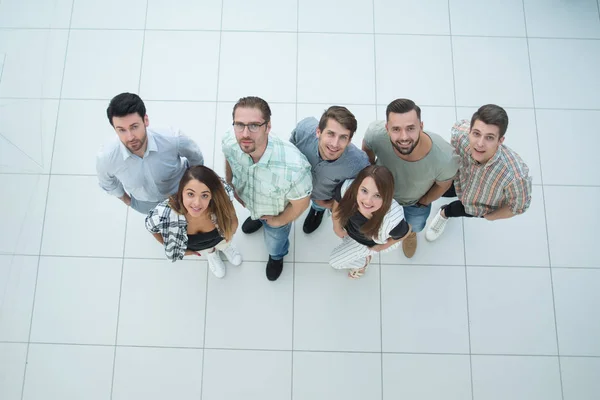 Top View.Creative Business Team blickt in die Kamera — Stockfoto