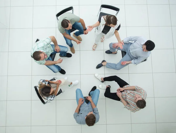 Vista superior. uma equipa de jovens empregados bem sucedidos — Fotografia de Stock