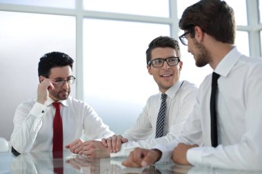 önemli konuları tartışmaya up.leadership kapatın.