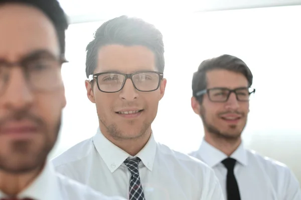 Close up.group de funcionários bem sucedidos . — Fotografia de Stock