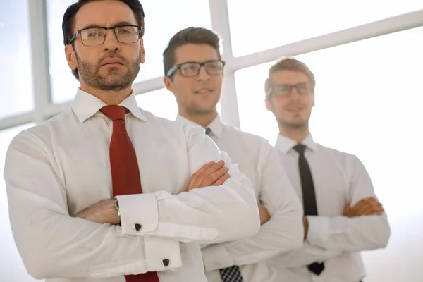 Primer plano. Un grupo de gente de negocios confiada . — Foto de Stock