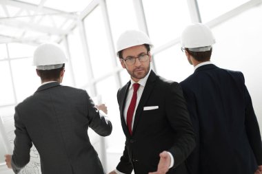 arka view.portrait Cam ofis zemin üzerine Mimar