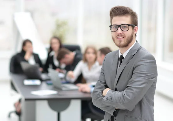 Portrait d'un homme d'affaires prospère au bureau — Photo