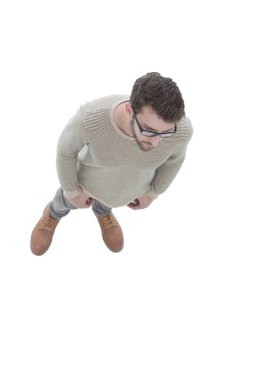 Yukarıdan görüntüleyin. dört gözle ciddi genç adam