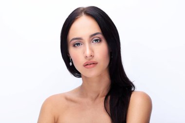 güzel kız yüz portre uzun saç stili ile yakından.