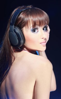 Akşam makyaj güzel genç kadın