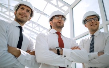 yakın up.three kendine güvenen erkekler mimar