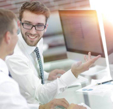 deneyimli çalışanları mali belgeleriyle çalışma