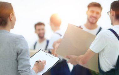 Kargo taşımacılığında nişanlı profesyonellerinden oluşan bir ekip,