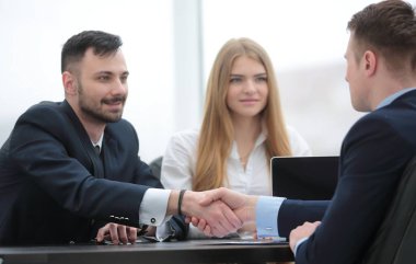 Tokalaşma finansal ortakları masada oturuyor.