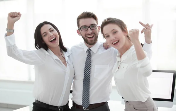 Portret van jonge succesvolle zakenmensen — Stockfoto