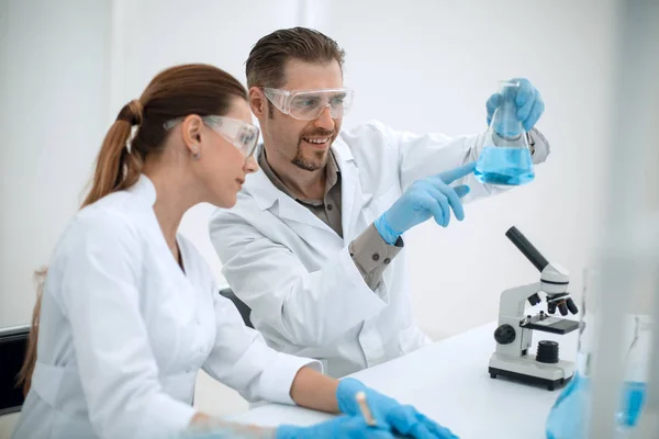 Close up.two scientists discuss the results of testing. — Stock Photo, Image
