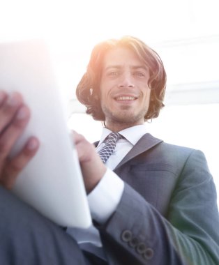 Dijital tablet üzerinde çalışan closeup .businessman