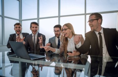 Piyasa verileri monitör üzerinde işaret broker.