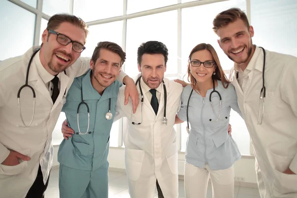 Imagem de uma equipa jovem ou grupo de médicos — Fotografia de Stock