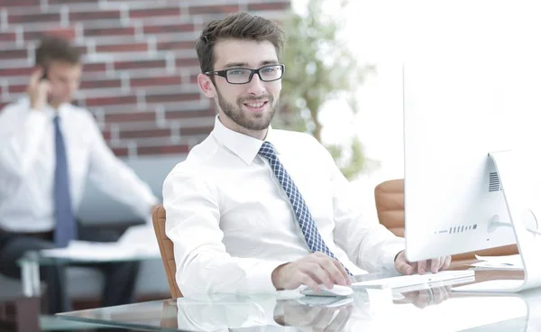 Manager fungerar på en dator — Stockfoto