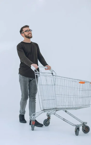 Jonge man met een winkelwagentje stappen voorwaarts — Stockfoto