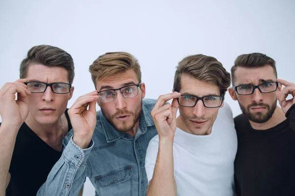 Companhia de homens de quatro vestindo óculos — Fotografia de Stock