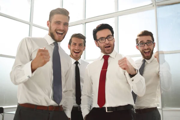 Equipo de negocios seguro de estar en la oficina — Foto de Stock