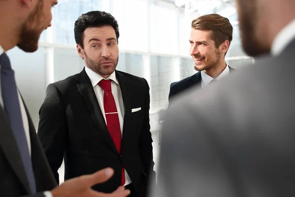Manager and employees of the company talking standing in the office — Stock Photo, Image