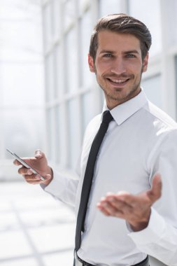 yakın up.smiling işadamı ile smartphone