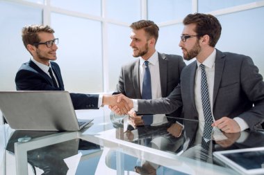 ofiste tokalaşırken up.business insanlar kapatmak