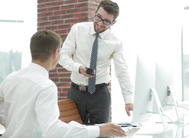 işadamı sorunları çalışmaya karar verir