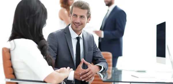 Zwei Arbeitgeber, die im Team für das Unternehmen arbeiten — Stockfoto