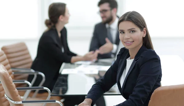 Primo piano dipendenti in ufficio — Foto Stock