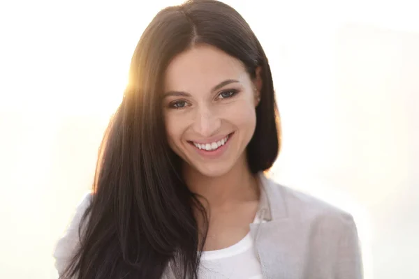 Gezicht van een leuke jonge vrouw. Close-up — Stockfoto