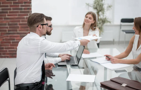 Employees discussing business documents. — Stock Photo, Image