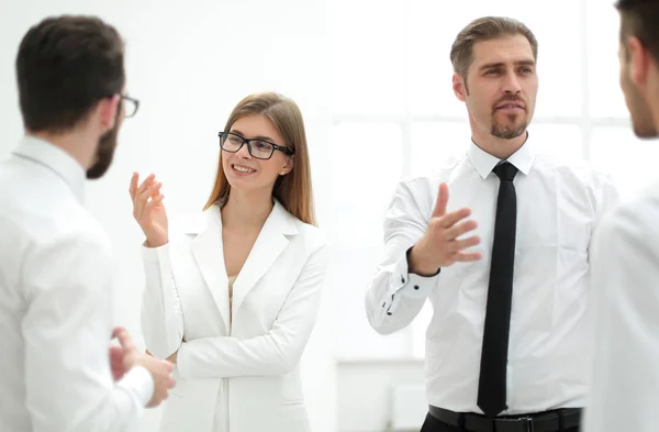 Company employees discussing current tasks — Stock Photo, Image