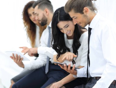 söz, koridorda oturan iş takım