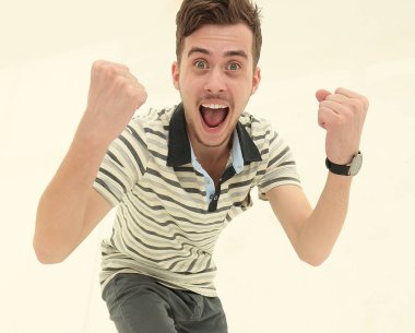 portre. mutlu adam başarısını kutluyor.