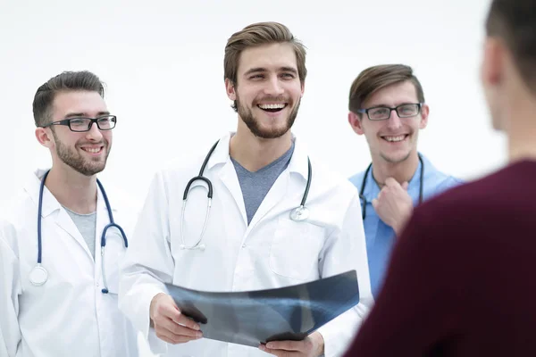 Médicos felicitando a la recuperación de los pacientes — Foto de Stock