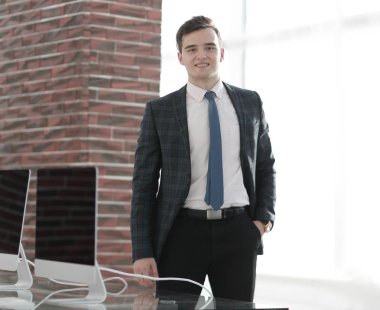 işadamı yeni ofisinde