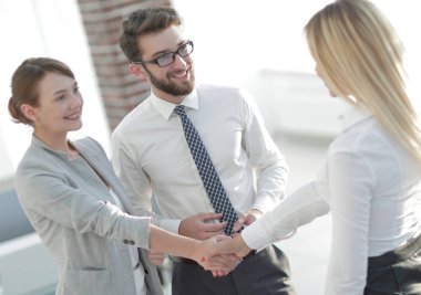 karşılıklı iş ortakları kıdemli asistan görünüyor.