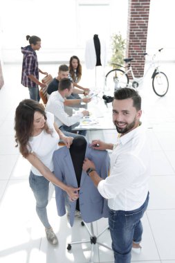 Tasarımcılar yeni modeller üzerinde çalışıyor.