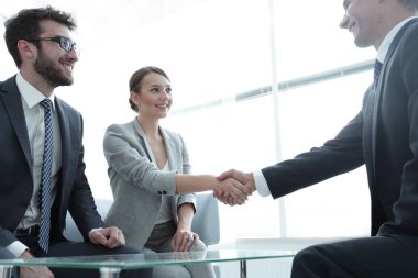 güvenilir el sıkışma iş ortakları