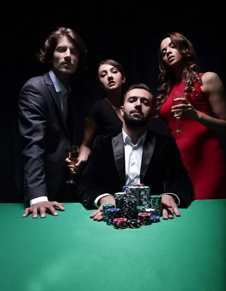Çekici genç beyaz adam olun bahis casino