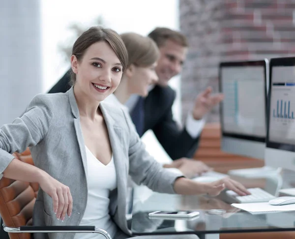 Ritratto di donne d'affari di successo sul posto di lavoro — Foto Stock