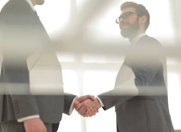 Handshake is serious business partners — Stock Photo, Image